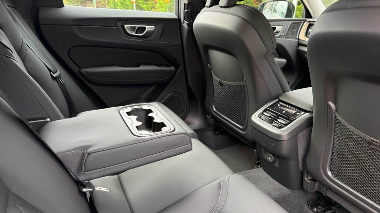 Volvo XC60 2.0 B5P Plus Dark 5dr AWD Geartronic Petrol Estate